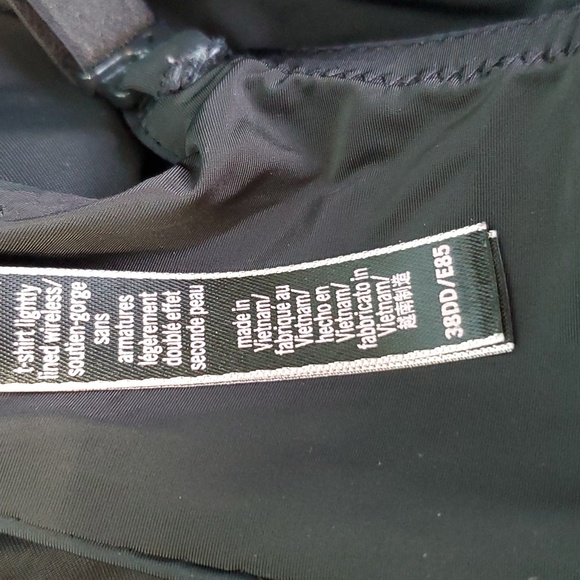 Victoria's Secret Bra. Size 38DD - Picture 6 of 6